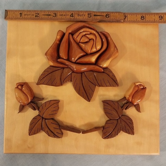 VINTAGE ‘08🌹 HANDCRAFTED RED CEDAR WOOD MOSAIC ROSE DESIGN INTARSIA WALL HANGING - Picture 2 of 5